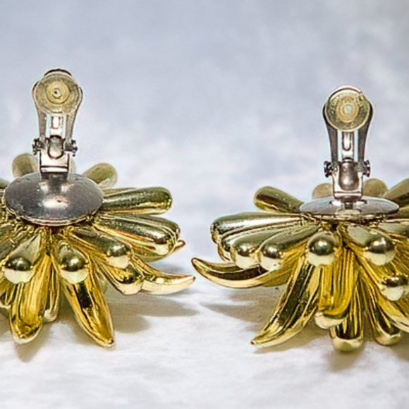 LARGE Vintage Gold Tone Lucite Plastic Clow and Bead Clip On Earrings - Picture 6 of 10